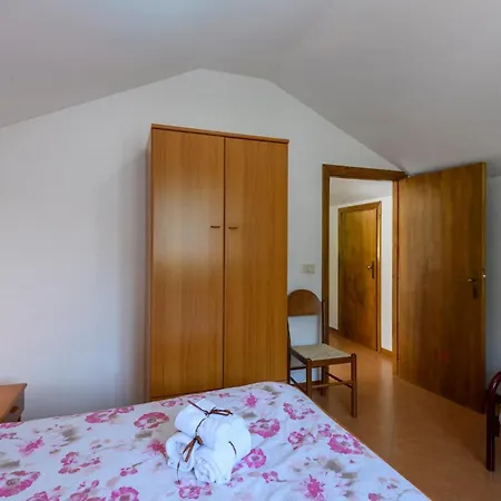 Apartment Lovely In Montemonaco