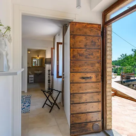 Lovely In * Montemonaco